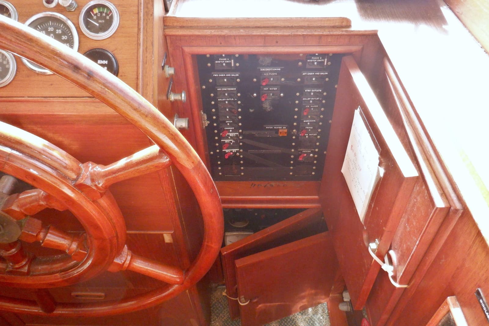 1980 Grand Banks 49 Classic - Photo 25