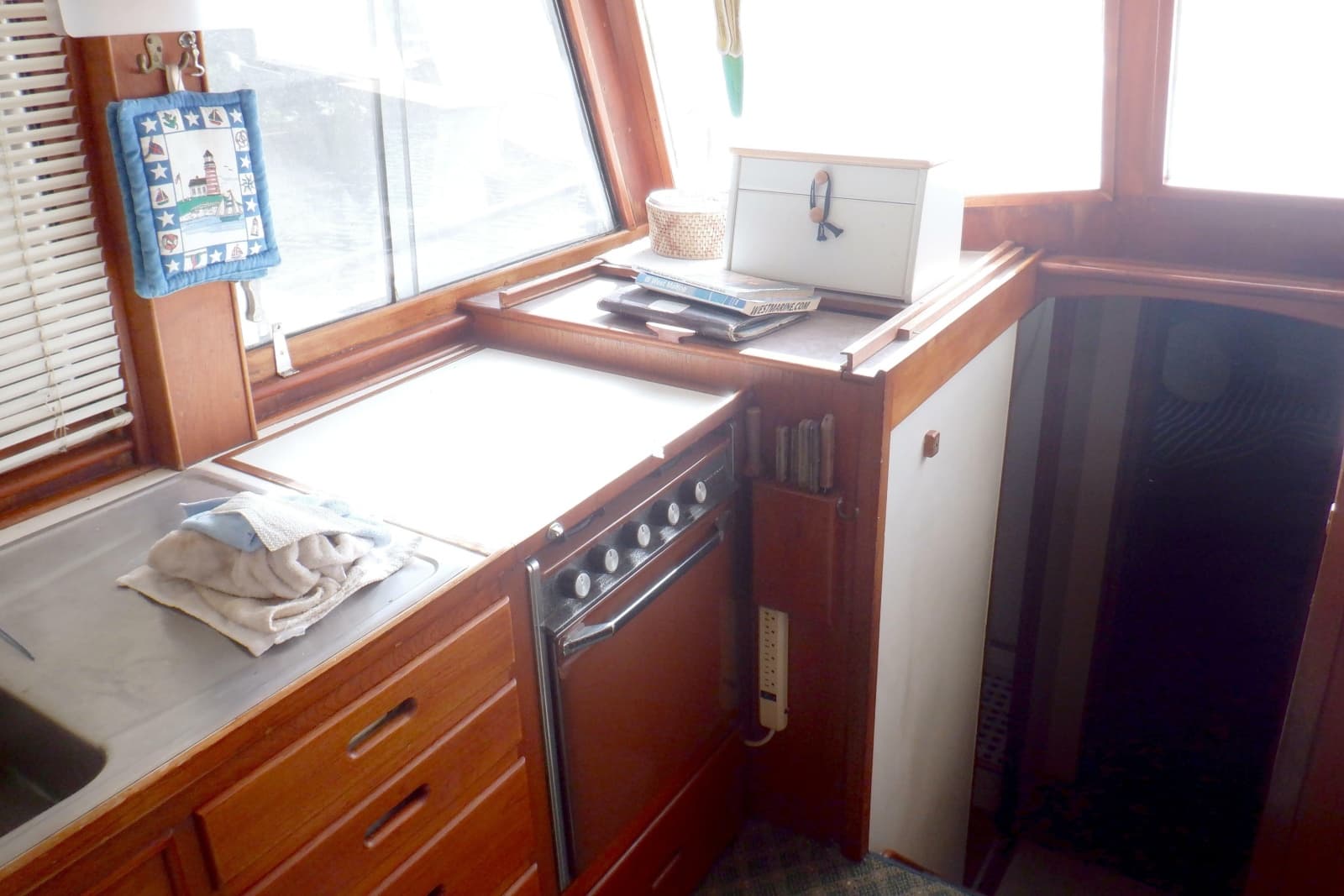 1980 Grand Banks 49 Classic - Photo 21