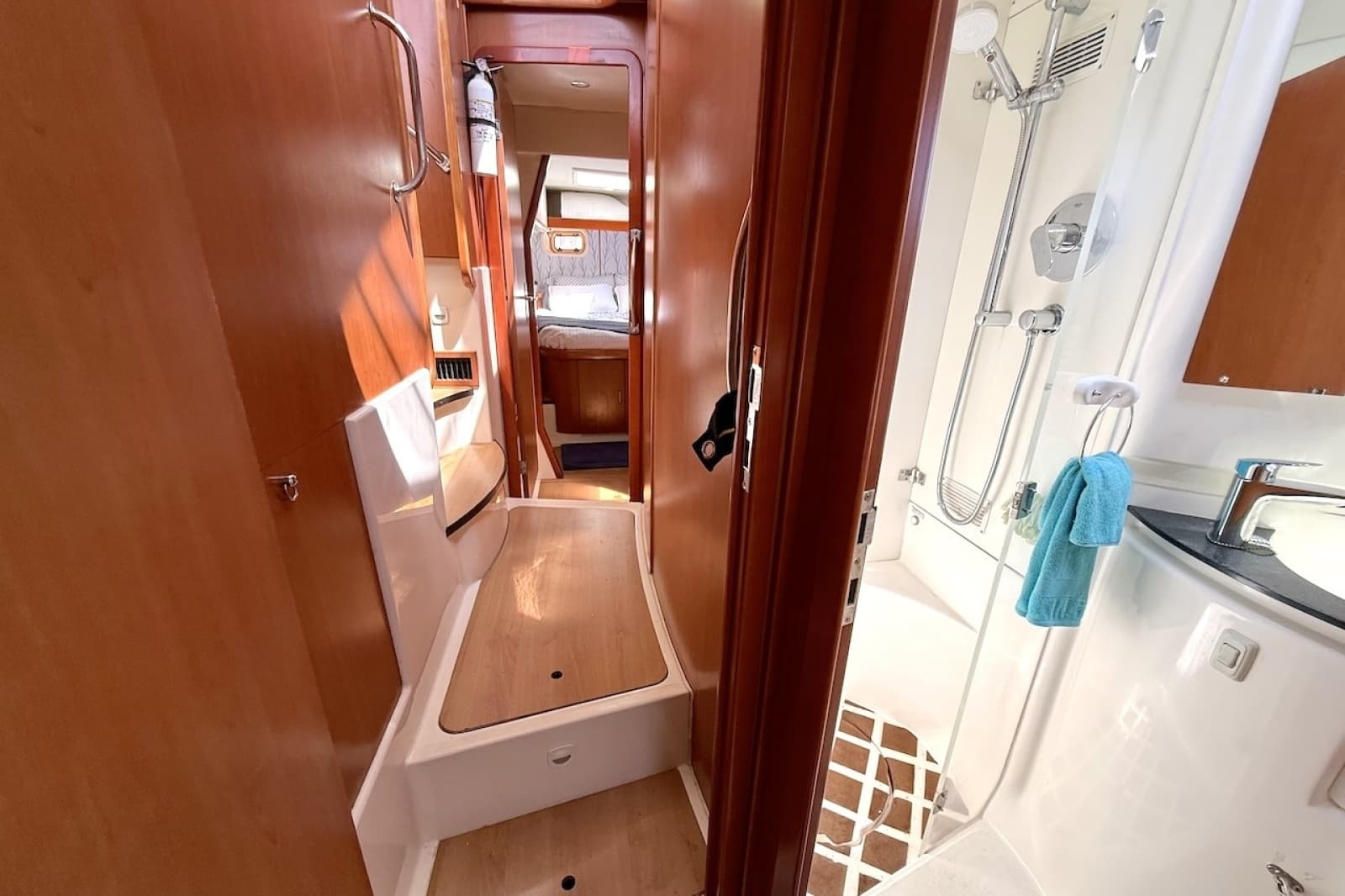 2010 Leopard 46 - Photo 62