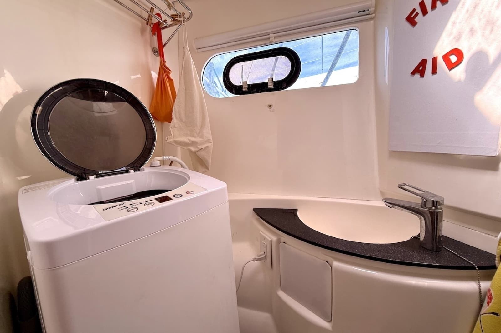 2010 Leopard 46 - Photo 70