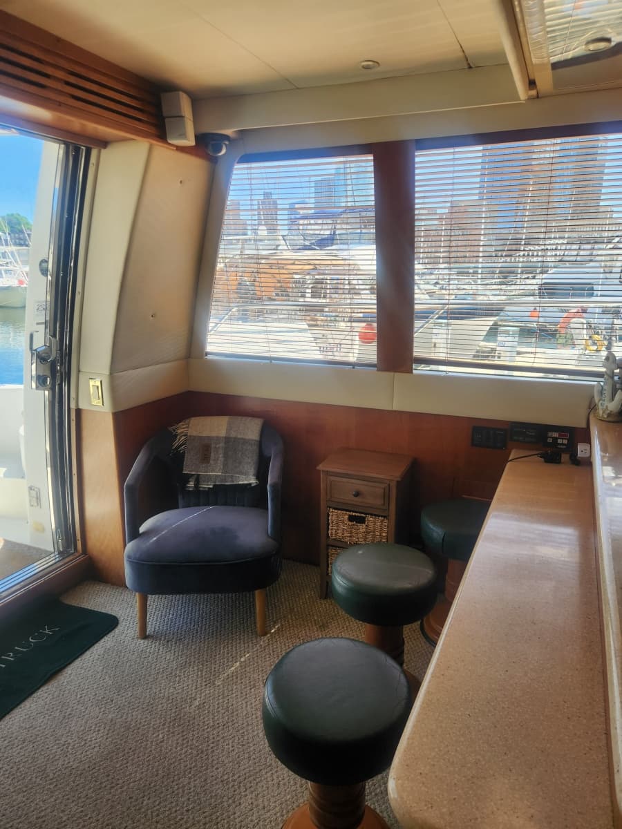1998 Carver Voyager - Photo 16