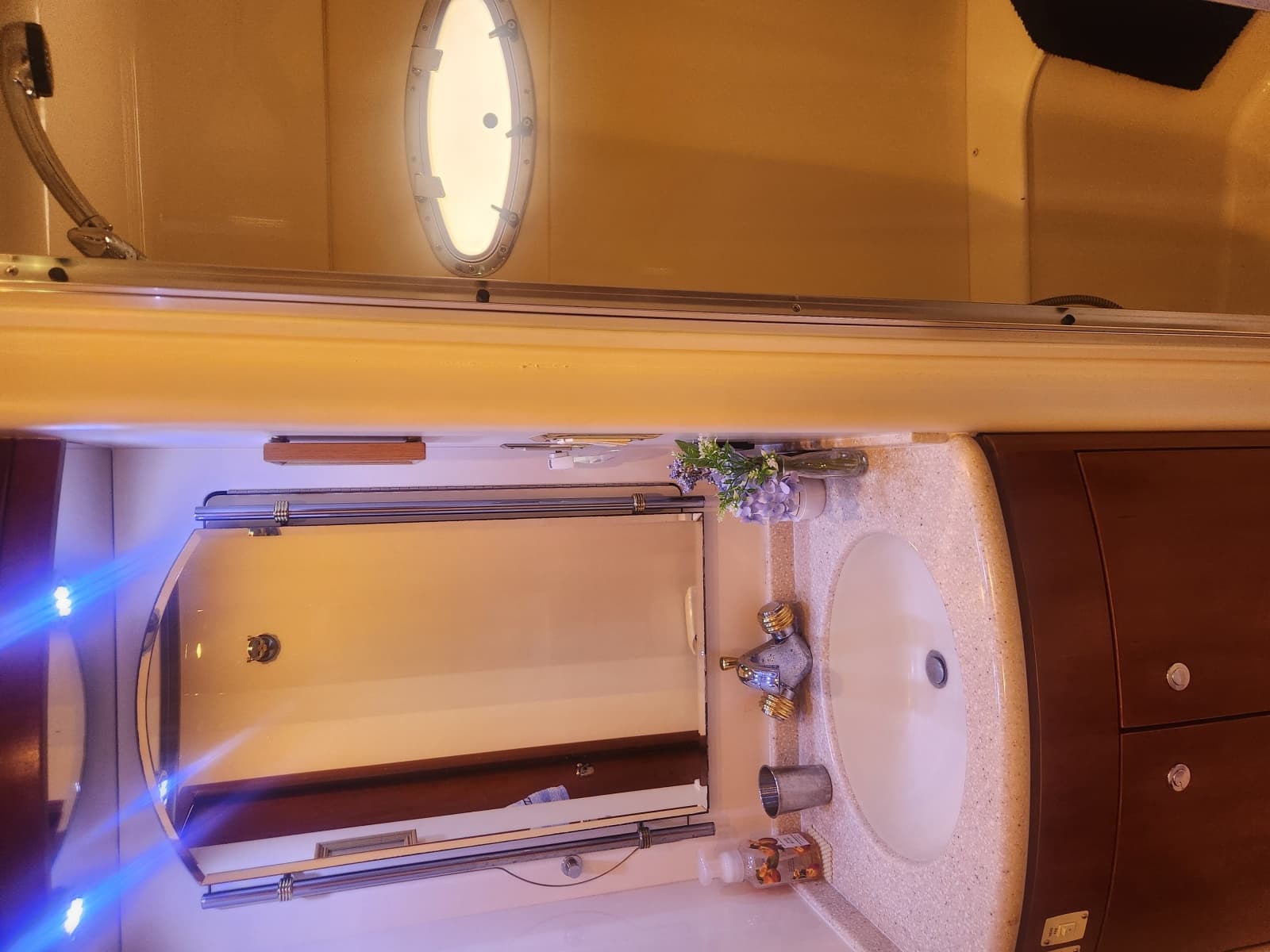 1998 Carver Voyager - Photo 11