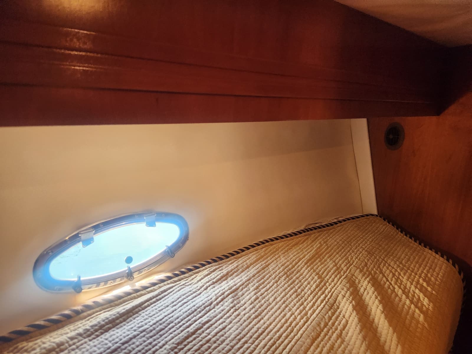 1998 Carver Voyager - Photo 25