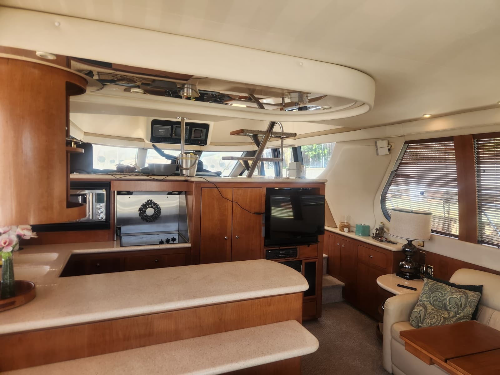 1998 Carver Voyager - Photo 19