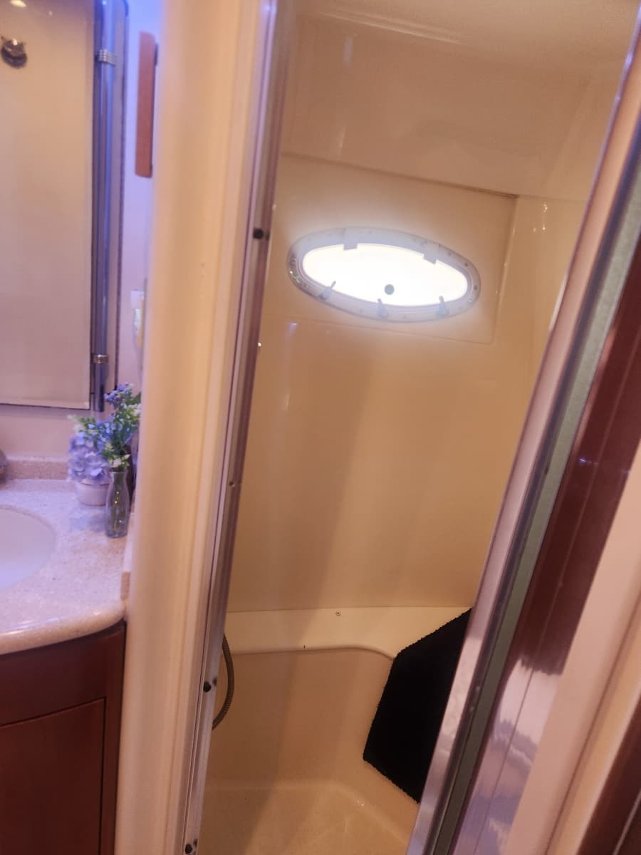 1998 Carver Voyager - Photo 22