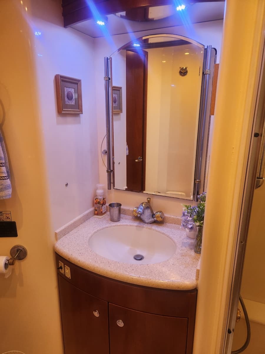 1998 Carver Voyager - Photo 21