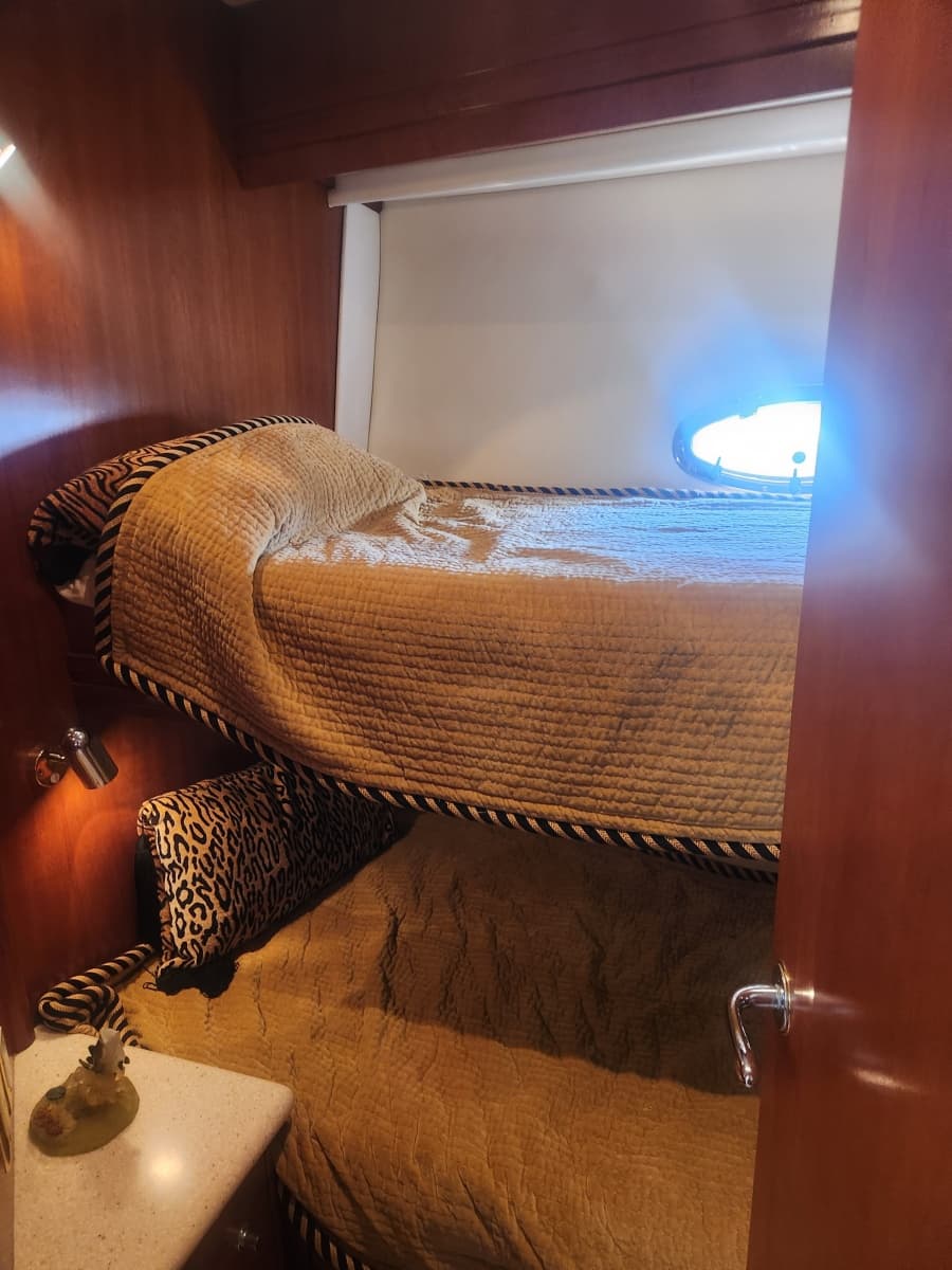 1998 Carver Voyager - Photo 24