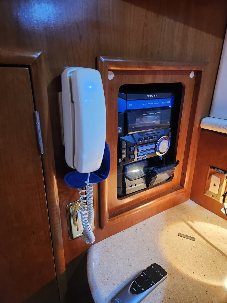 1998 Carver Voyager - Photo 28