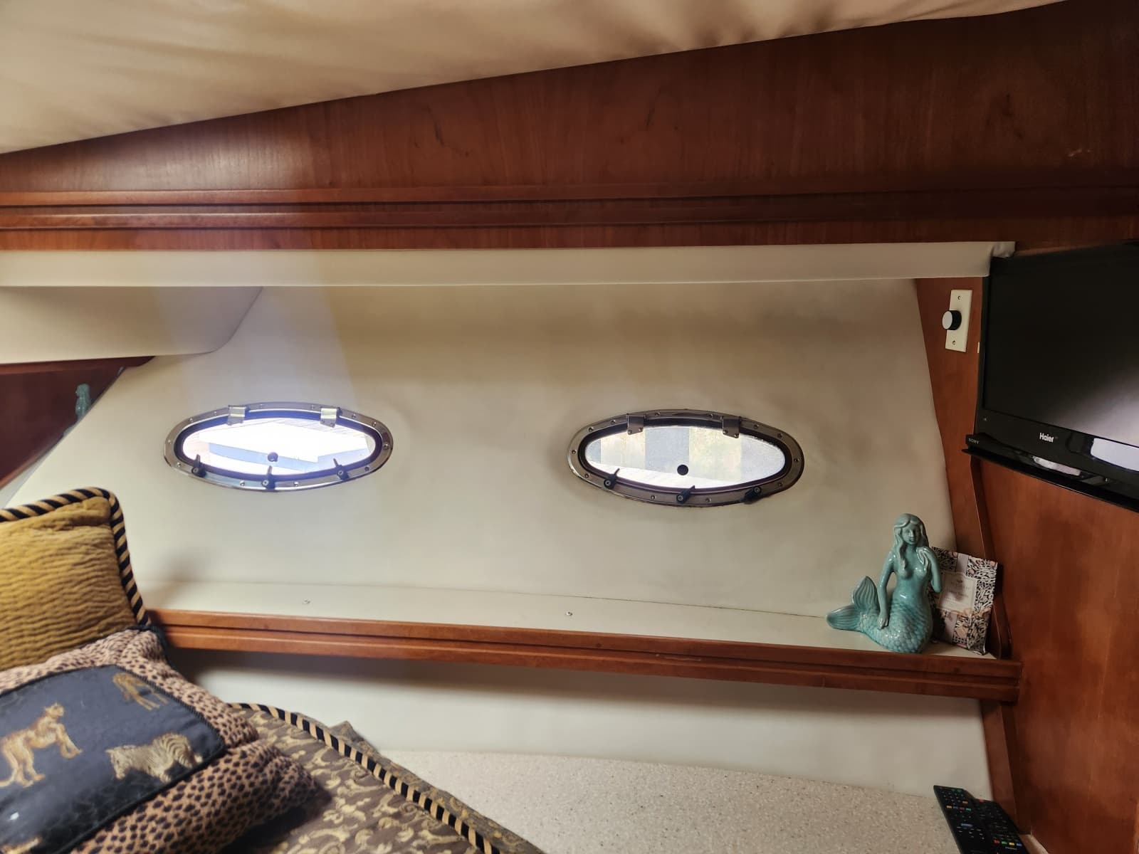 1998 Carver Voyager - Photo 26