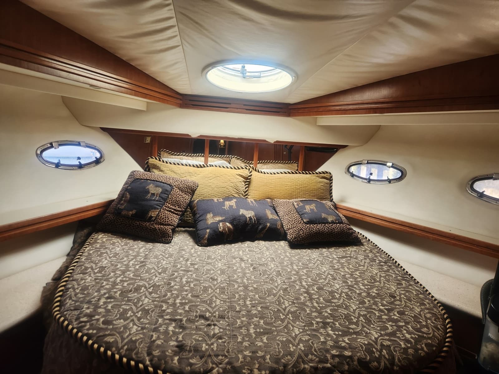 1998 Carver Voyager - Photo 23