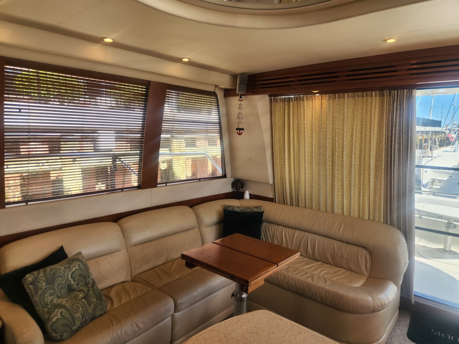 1998 Carver Voyager - Photo 18