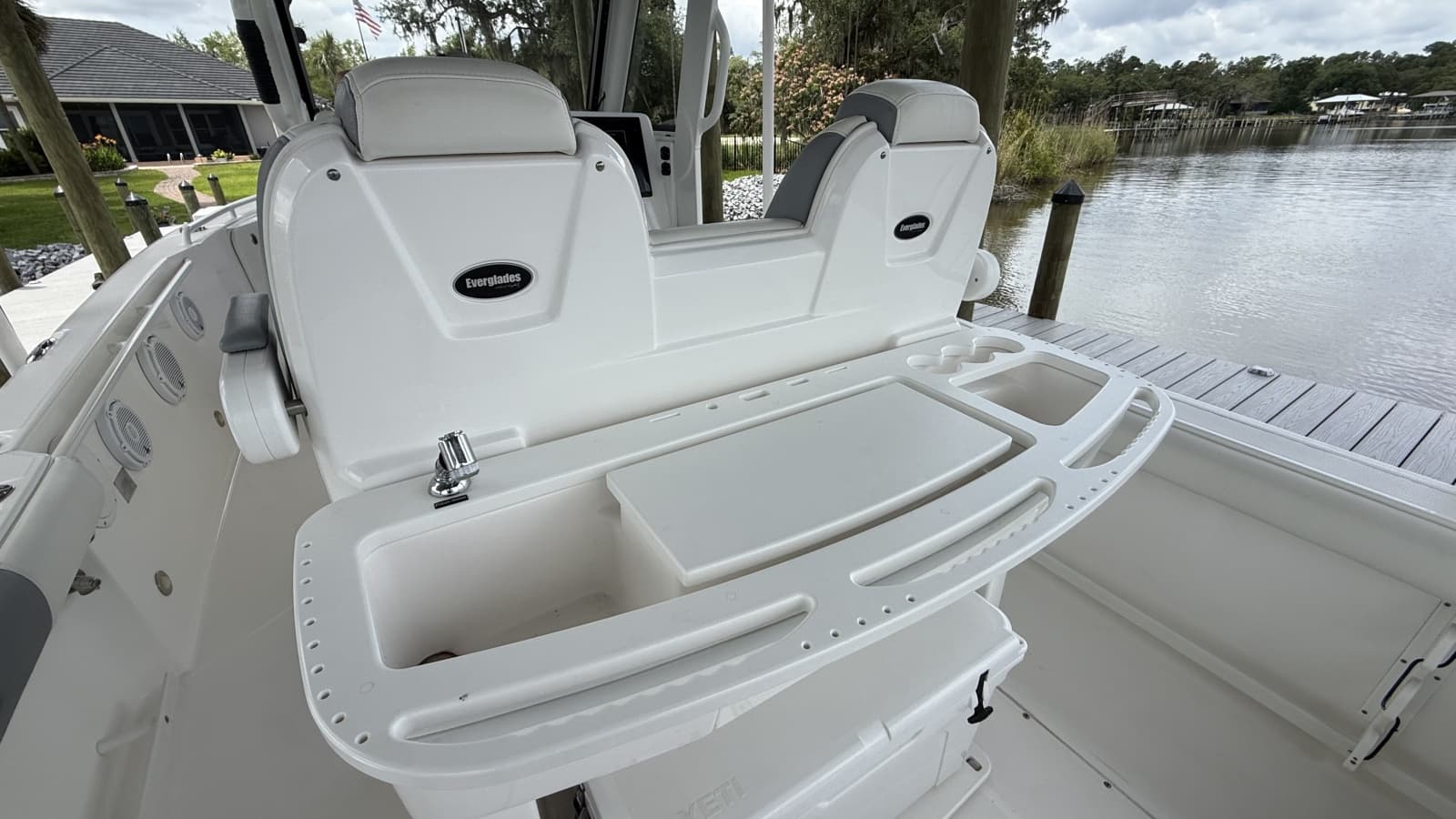 2016 Everglades 295 Center Console - Photo 19