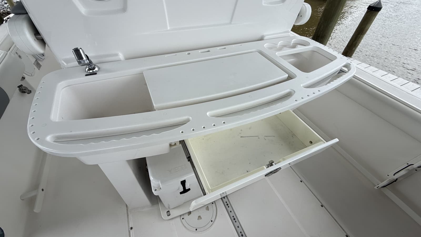 2016 Everglades 295 Center Console - Photo 18