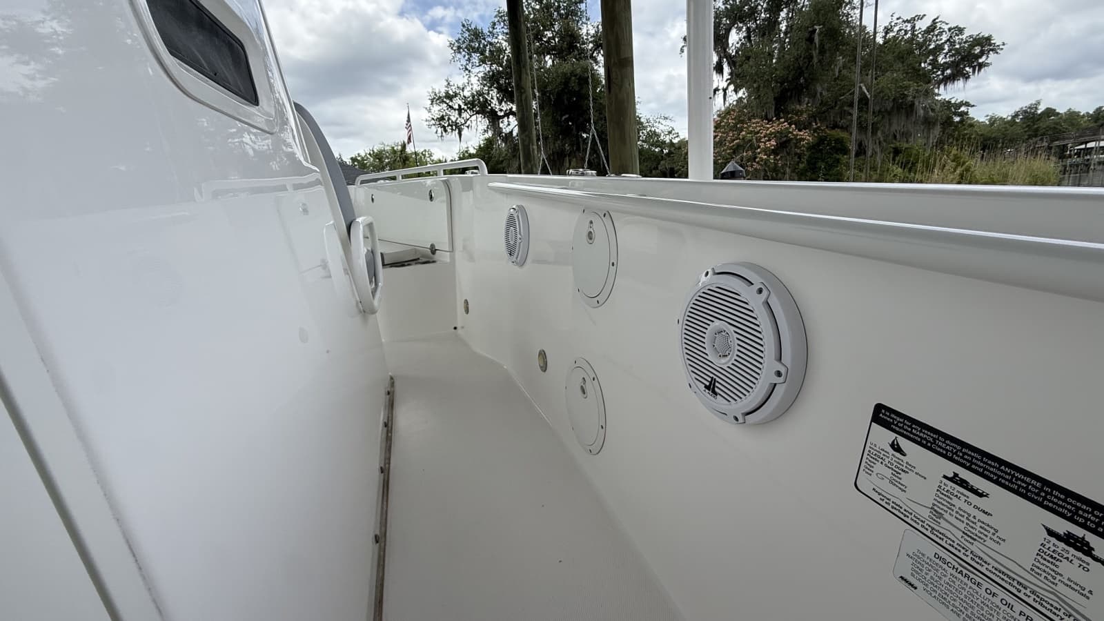 2016 Everglades 295 Center Console - Photo 36