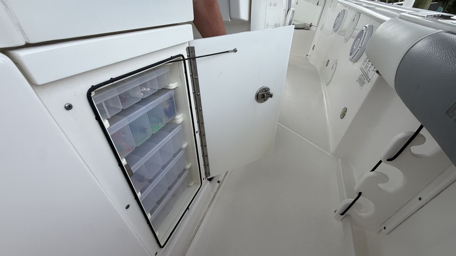 2016 Everglades 295 Center Console - Photo 32