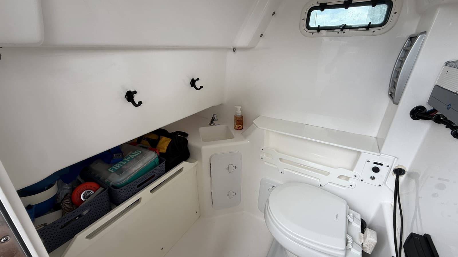2016 Everglades 295 Center Console - Photo 21