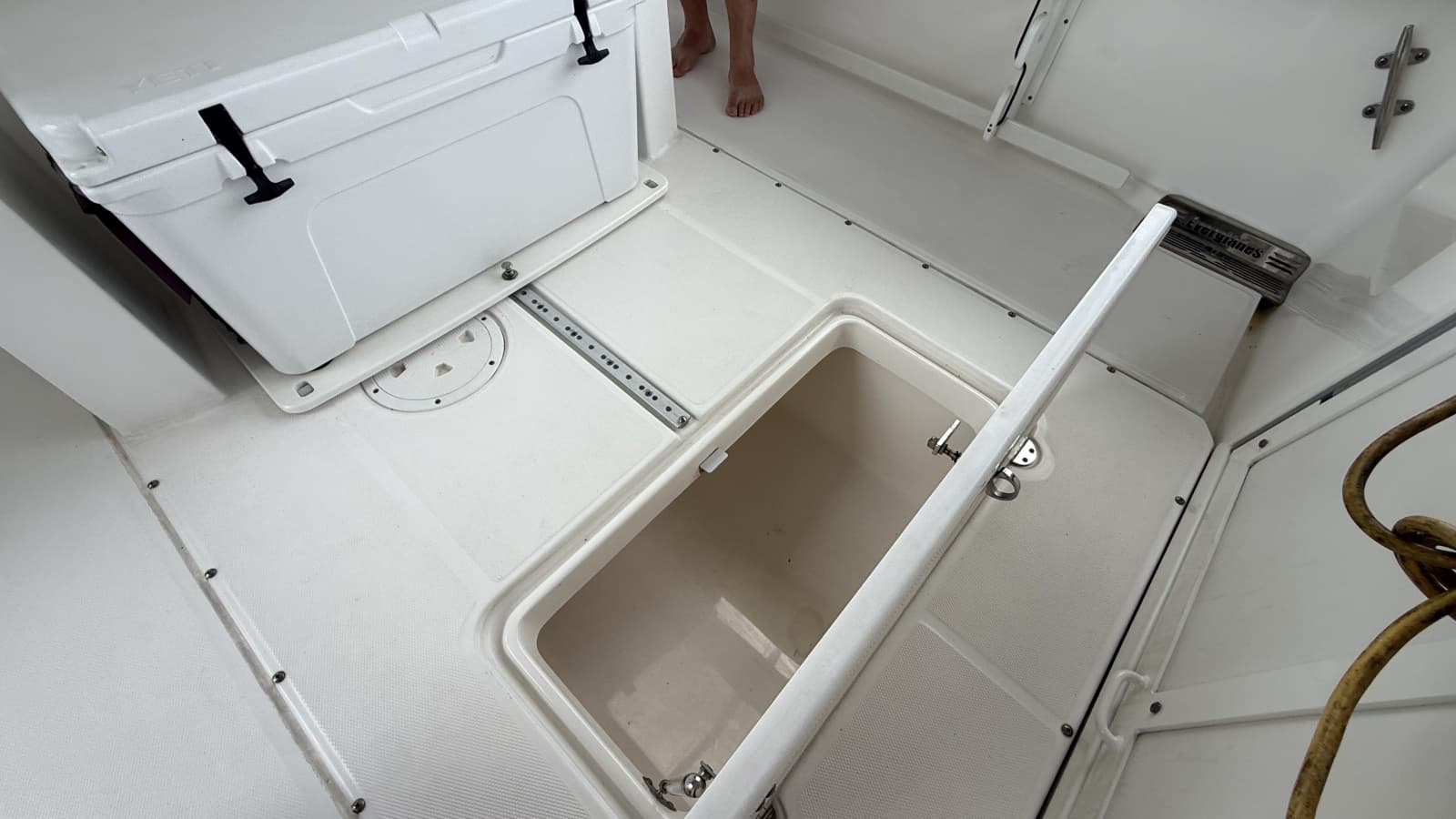 2016 Everglades 295 Center Console - Photo 20