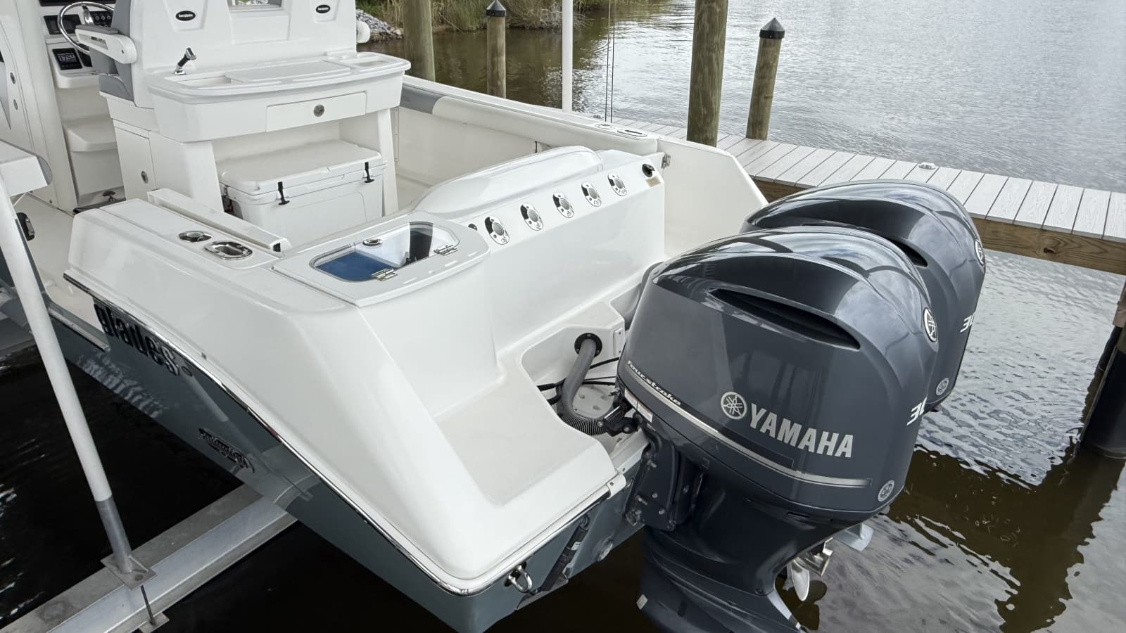 2016 Everglades 295 Center Console - Photo 15