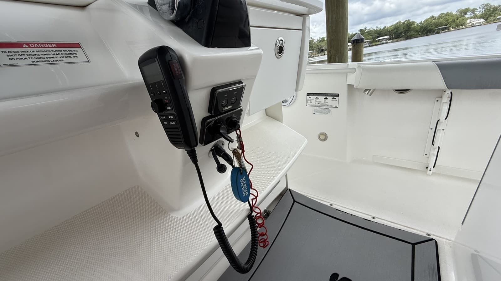 2016 Everglades 295 Center Console - Photo 12