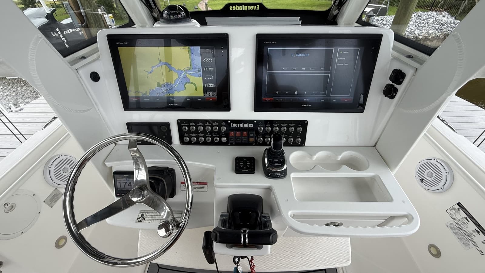 2016 Everglades 295 Center Console - Photo 10