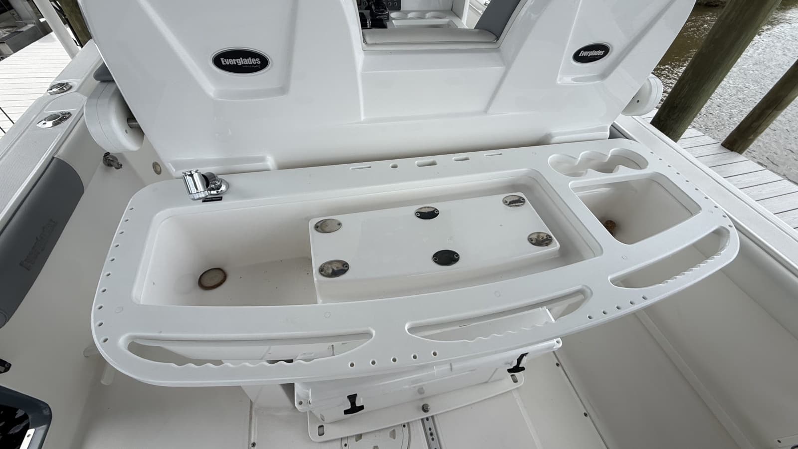 2016 Everglades 295 Center Console - Photo 17