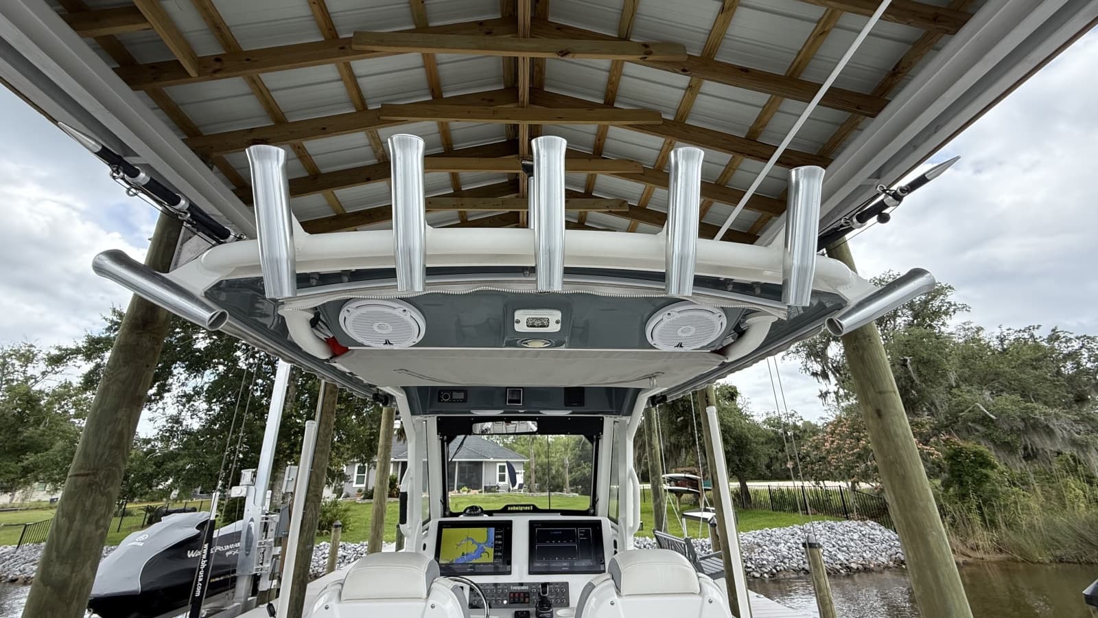 2016 Everglades 295 Center Console - Photo 13