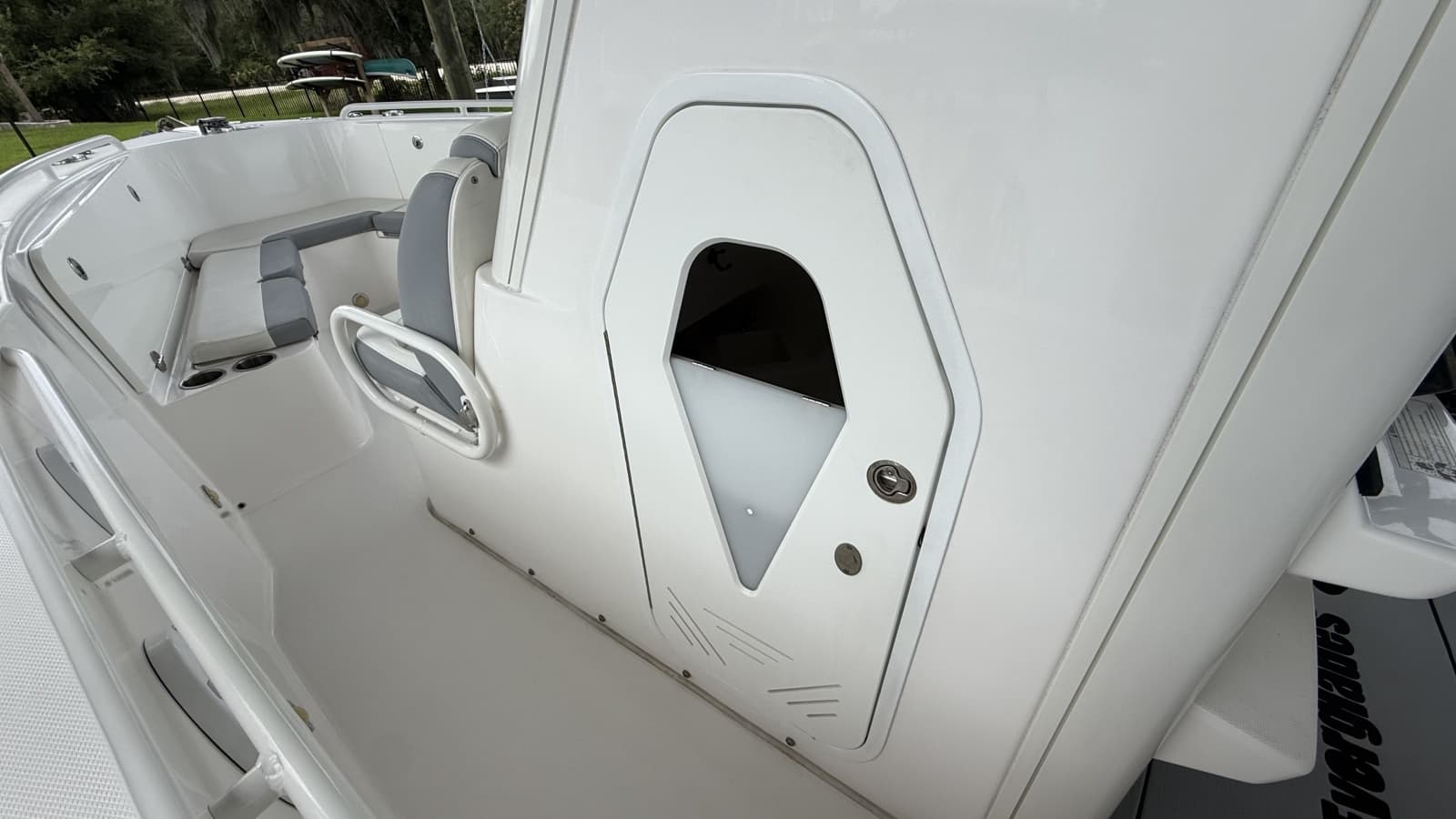 2016 Everglades 295 Center Console - Photo 22