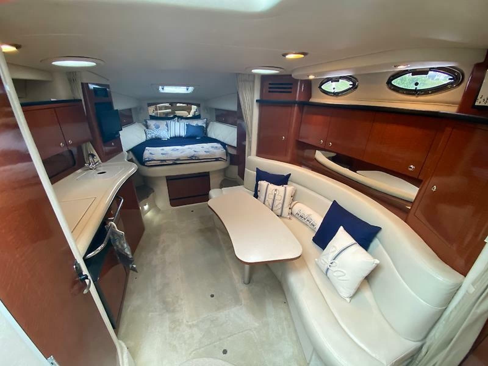 2004 Sea Ray 320 Sundancer - Photo 11