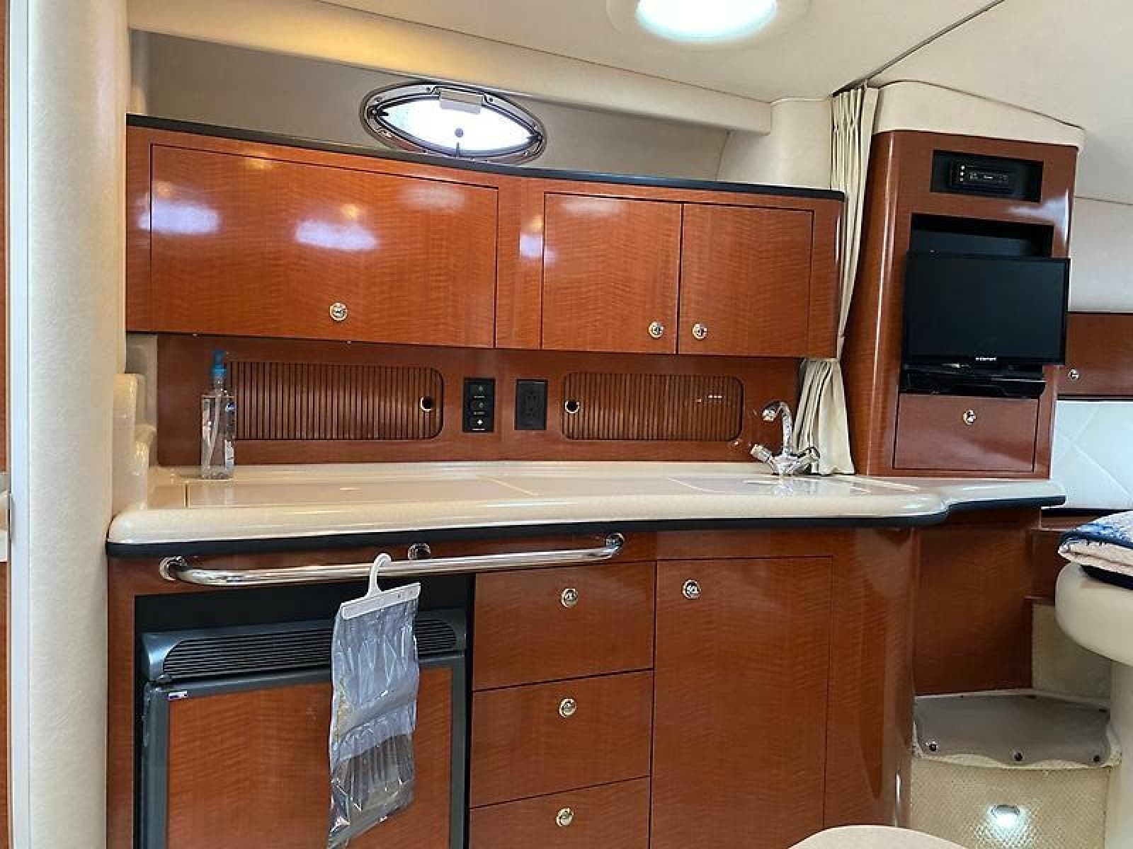 2004 Sea Ray 320 Sundancer - Photo 12