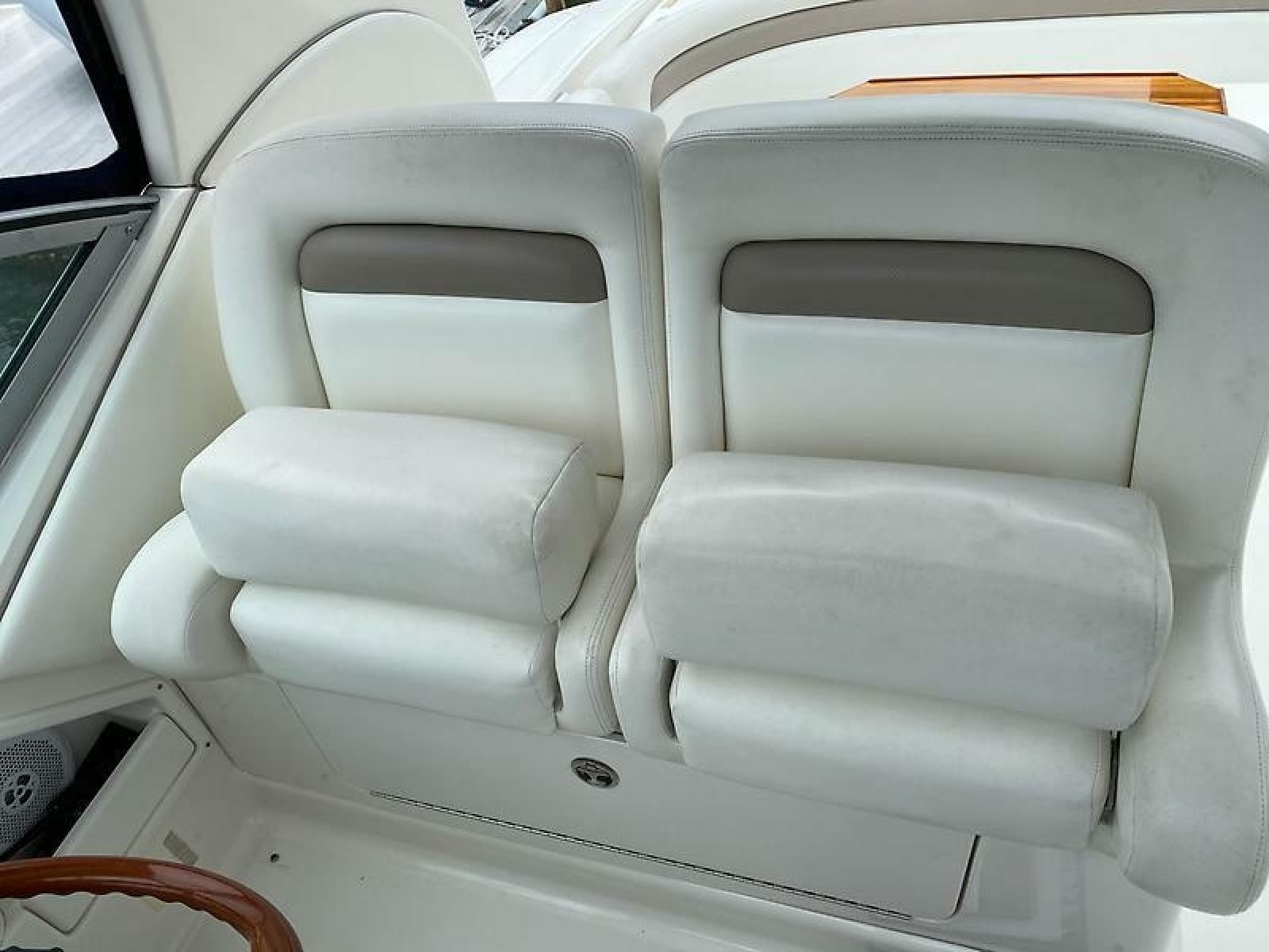 2004 Sea Ray 320 Sundancer - Photo 9