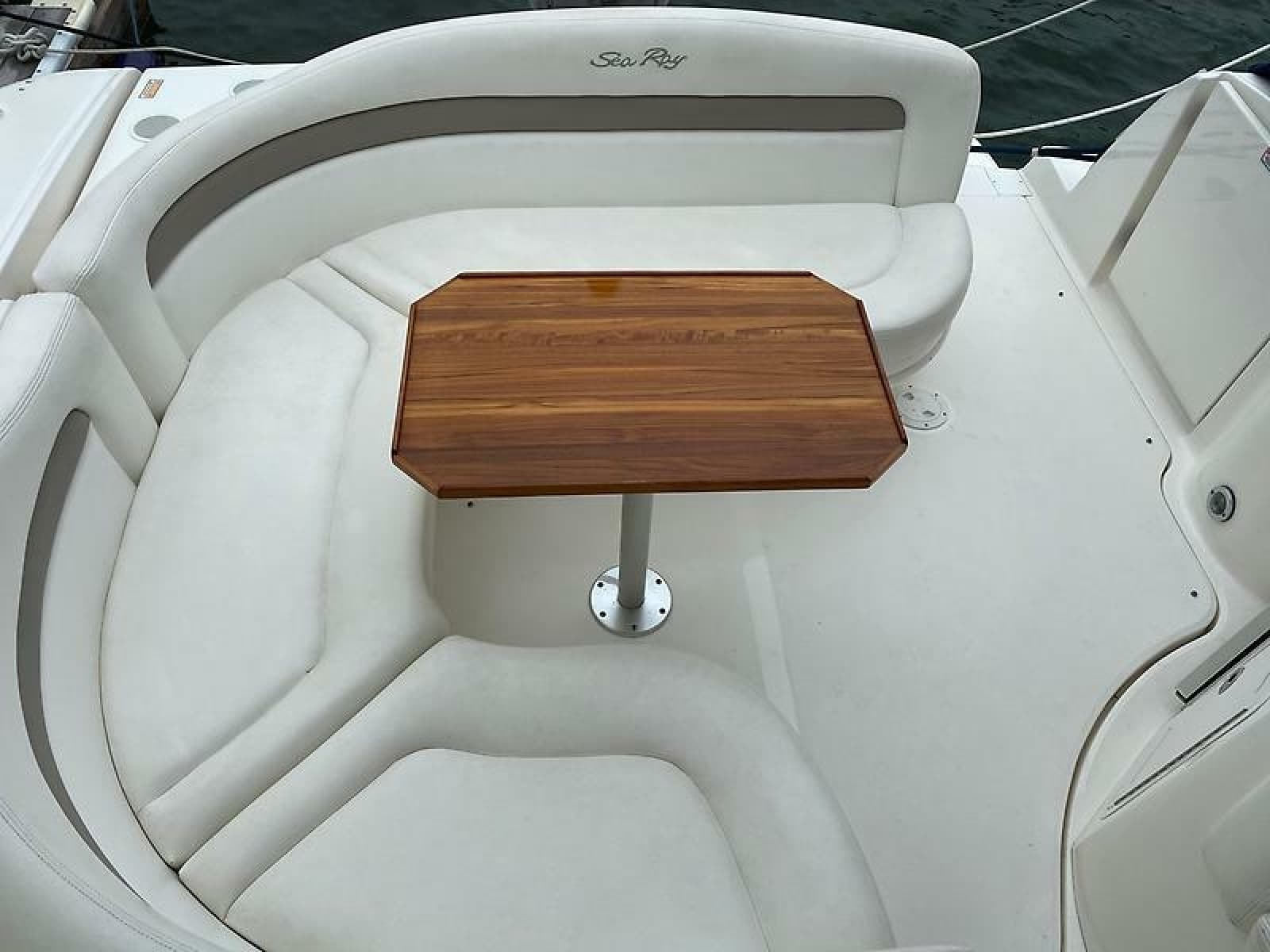 2004 Sea Ray 320 Sundancer - Photo 8