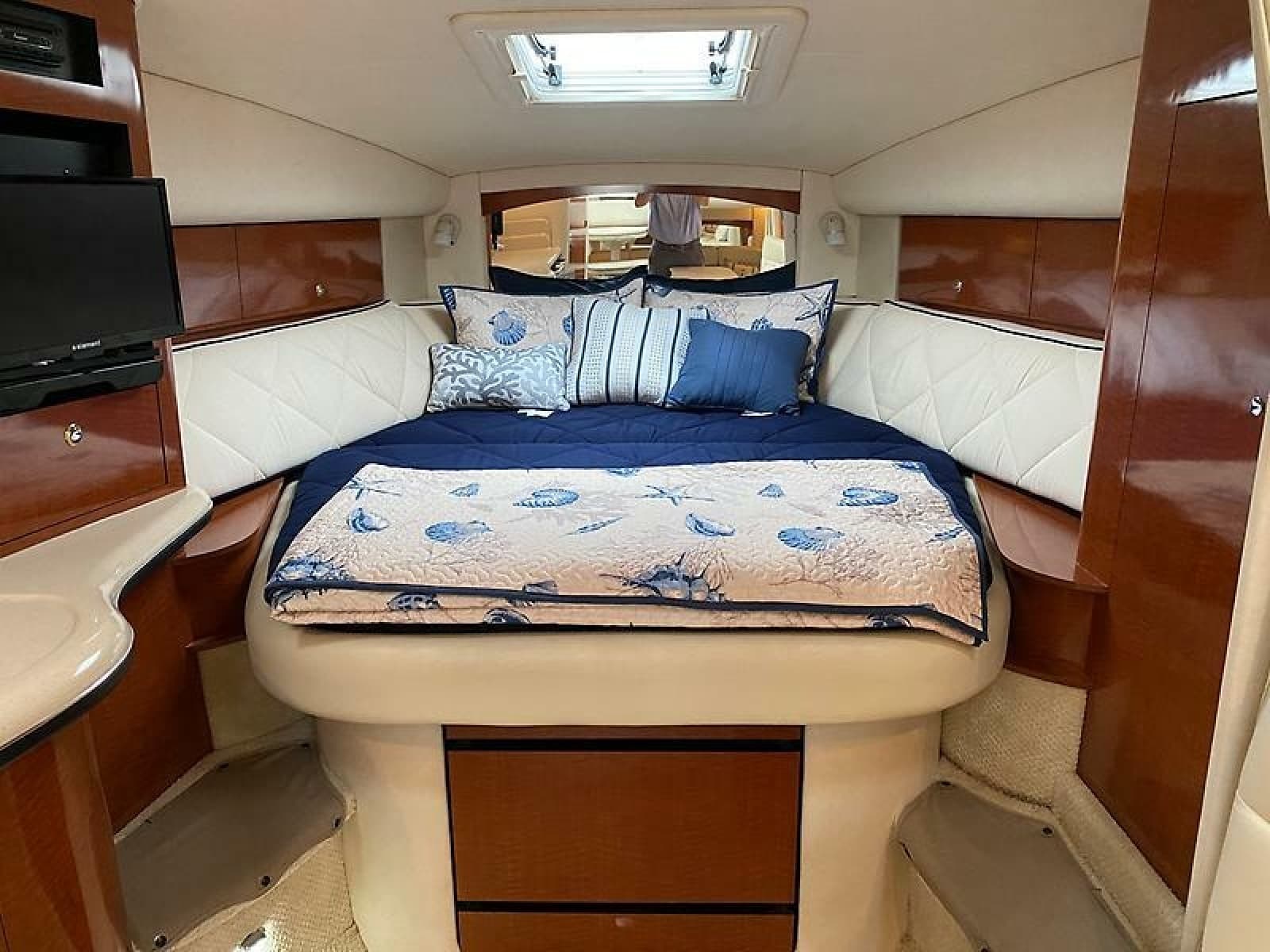 2004 Sea Ray 320 Sundancer - Photo 13