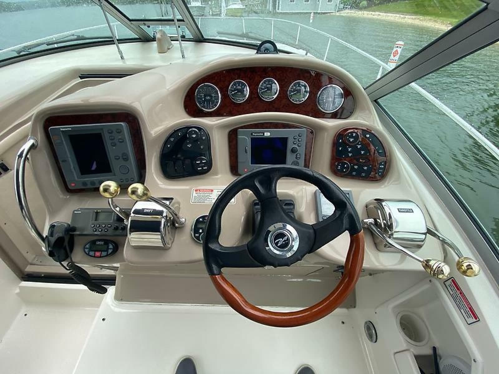 2004 Sea Ray 320 Sundancer - Photo 10