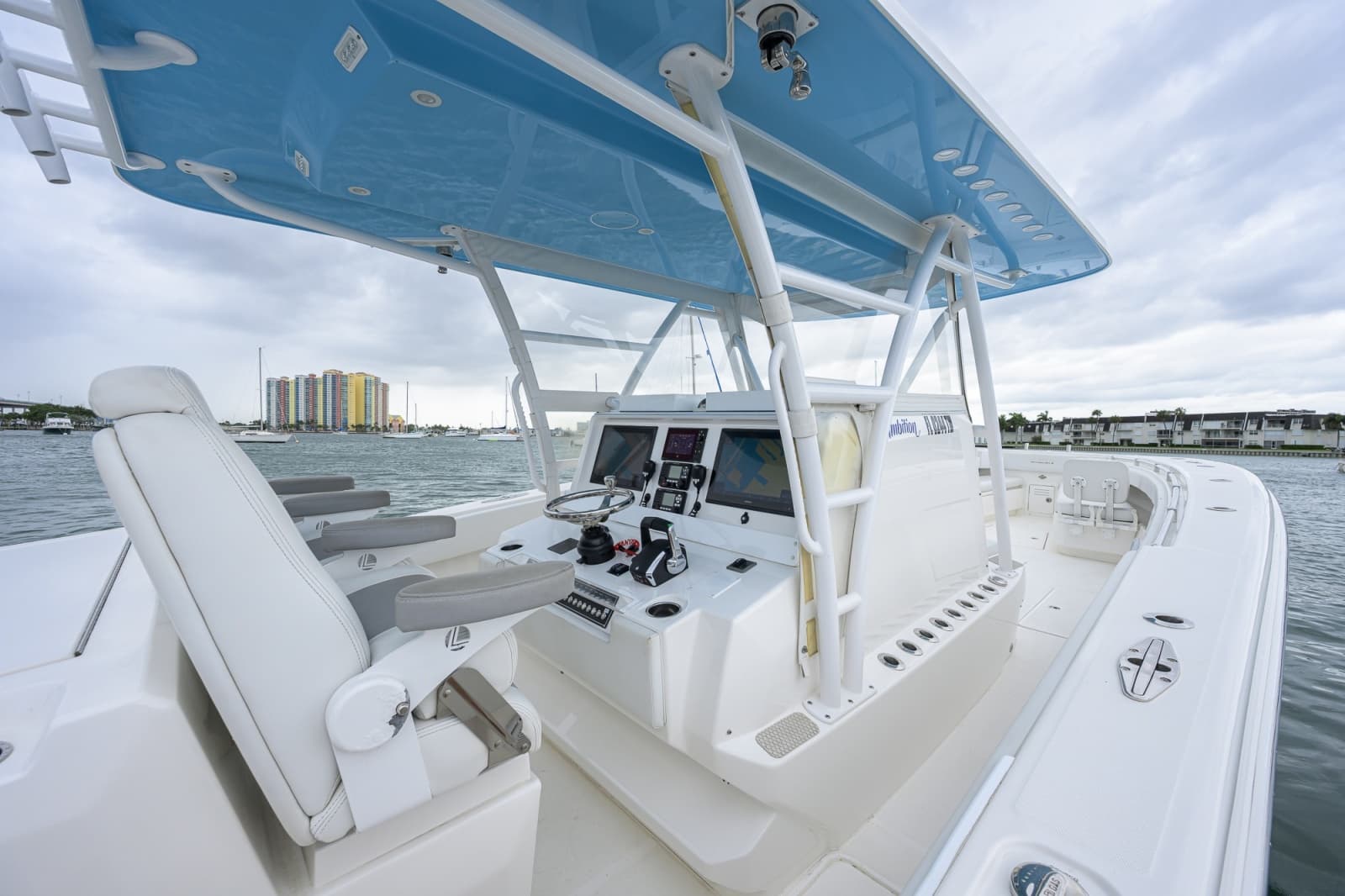 2019 Invincible 42 Open - Photo 27