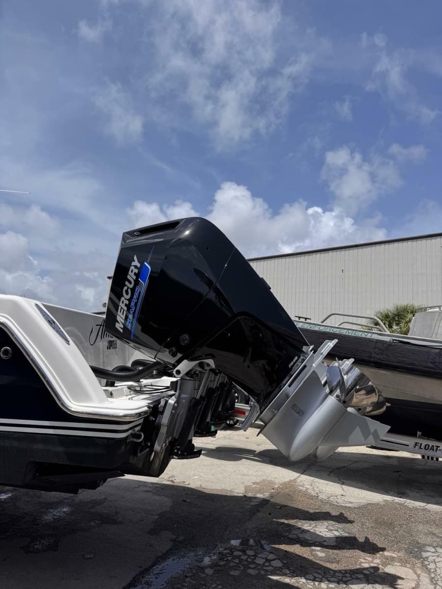 2019 Invincible 42 Open - Photo 34