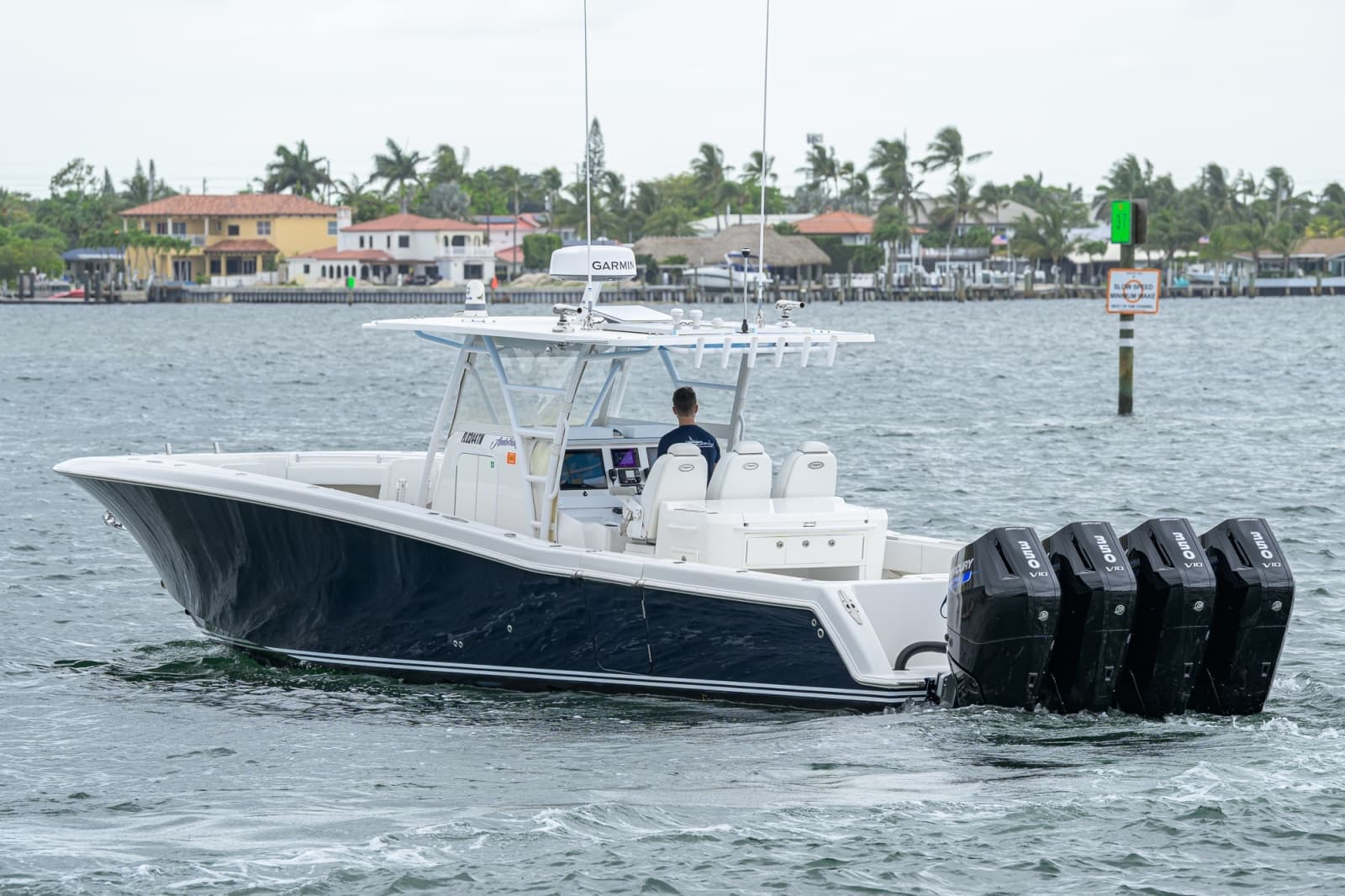 2019 Invincible 42 Open - Photo 4