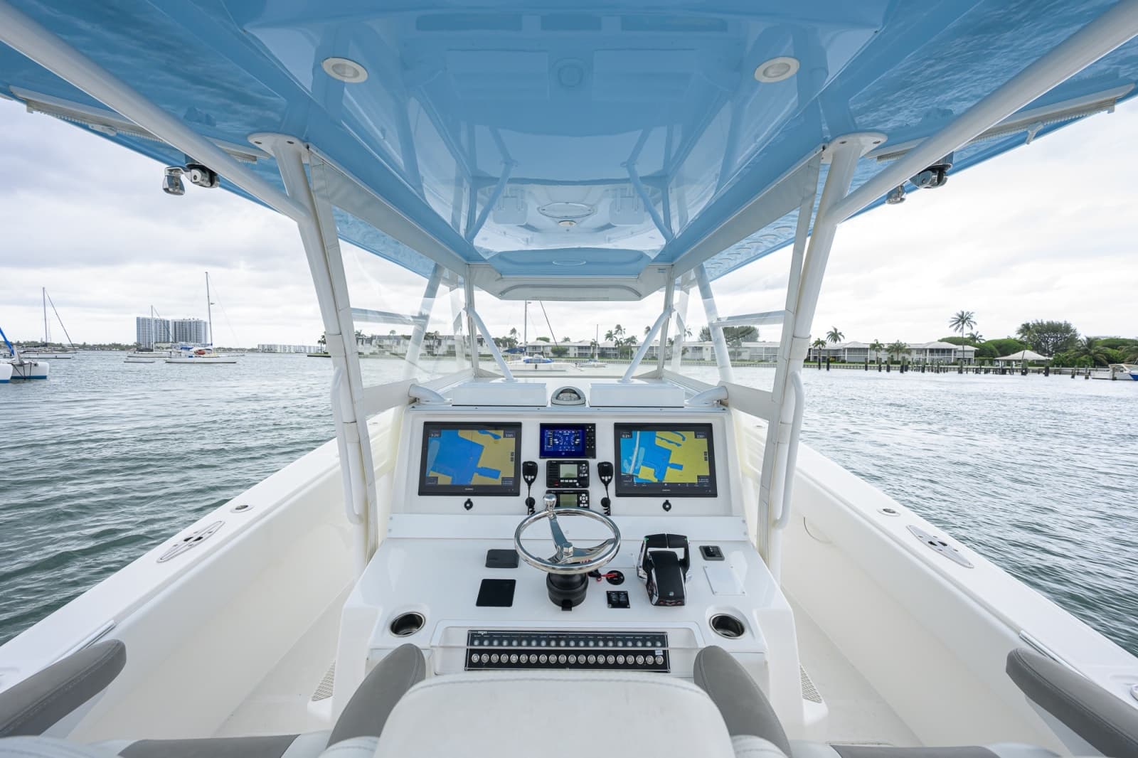 2019 Invincible 42 Open - Photo 26