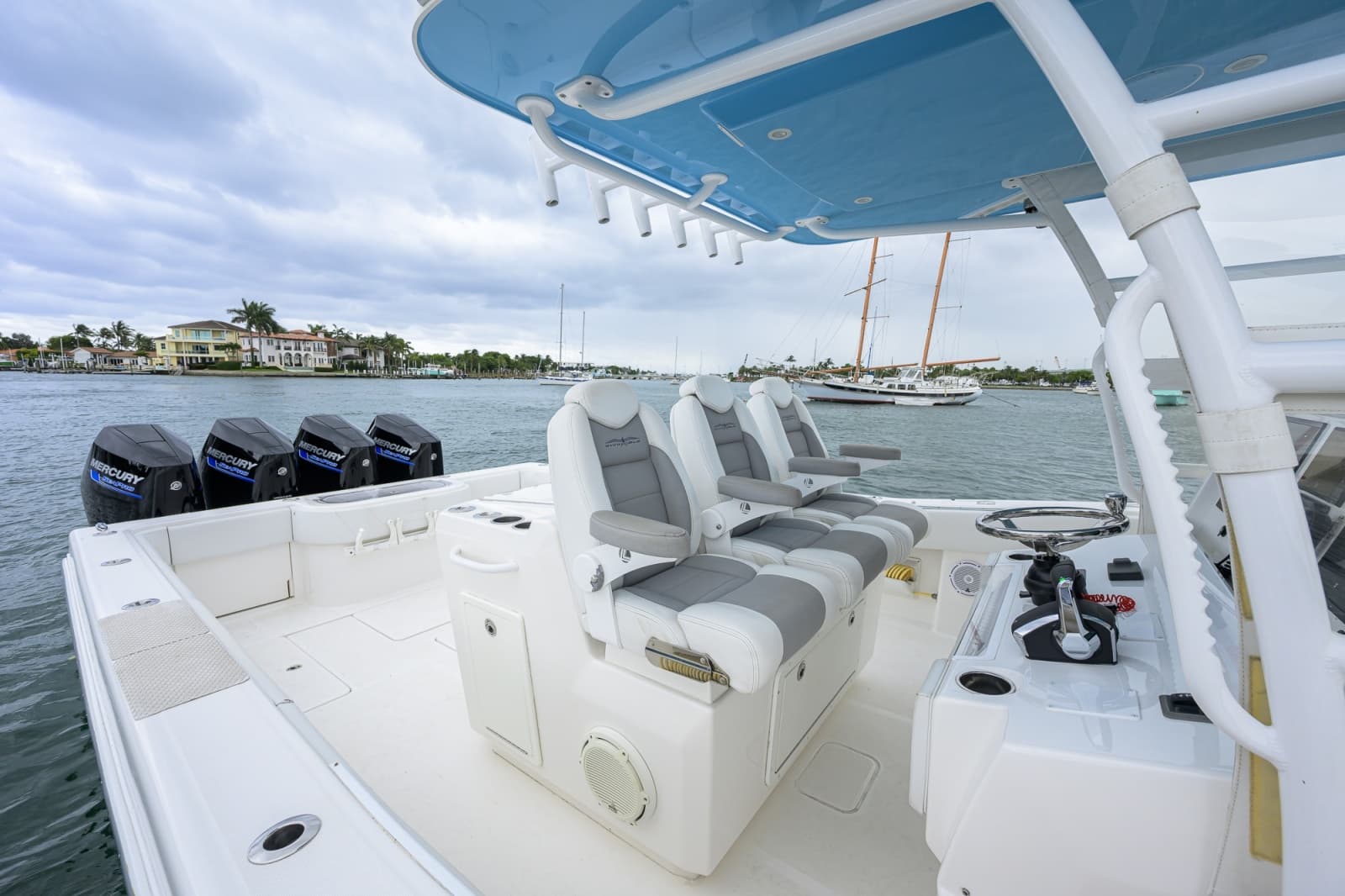 2019 Invincible 42 Open - Photo 28