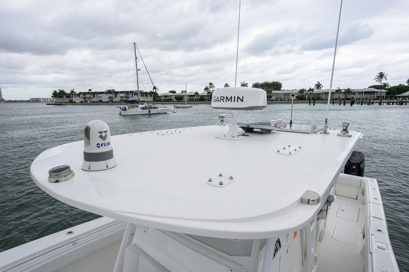 2019 Invincible 42 Open - Photo 23