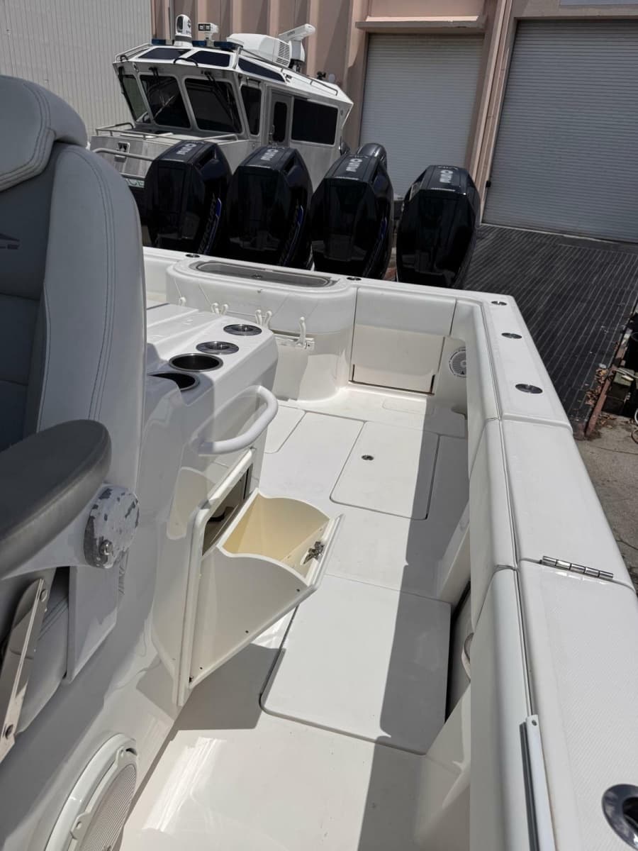 2019 Invincible 42 Open - Photo 11