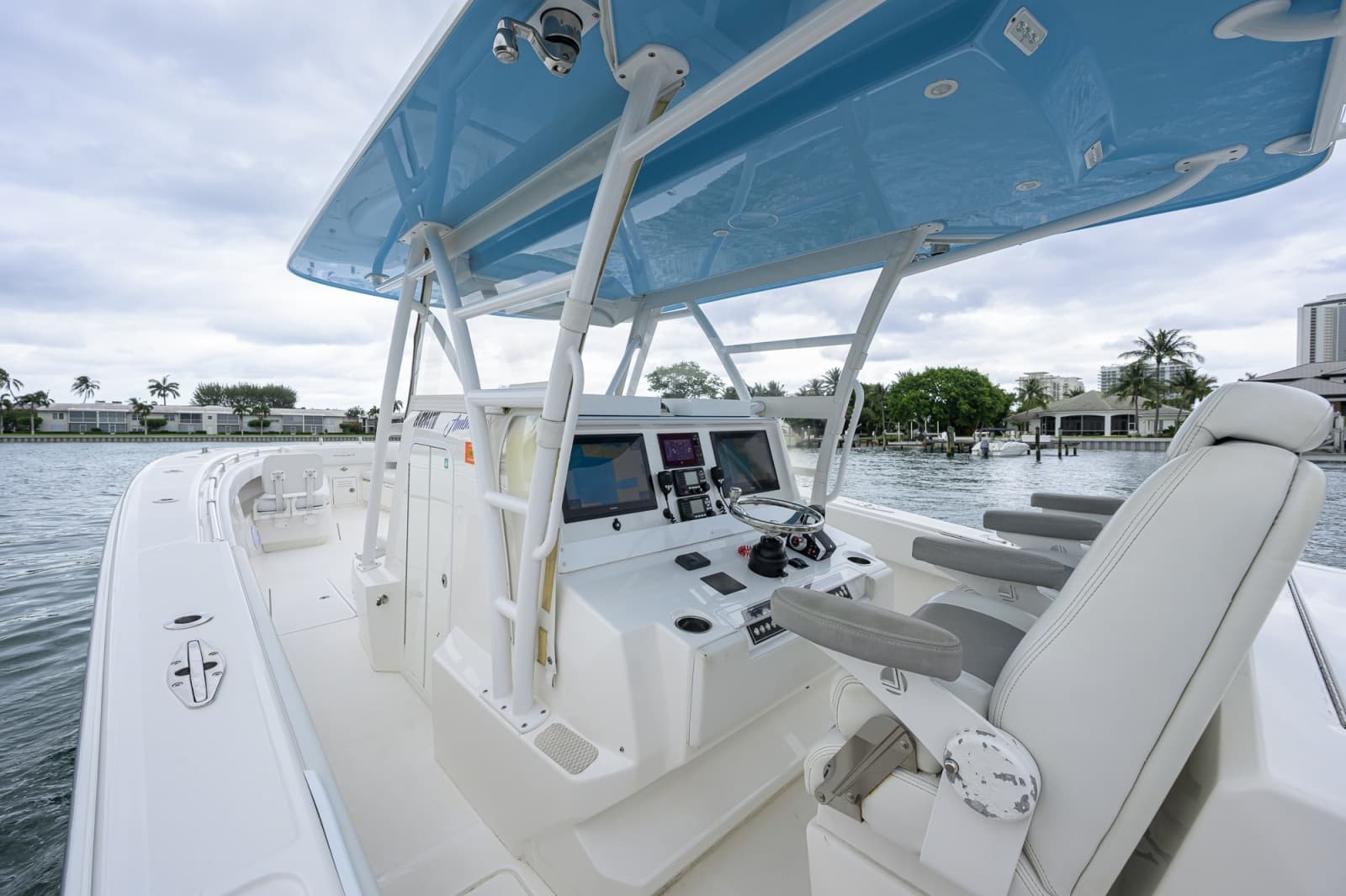 2019 Invincible 42 Open - Photo 24