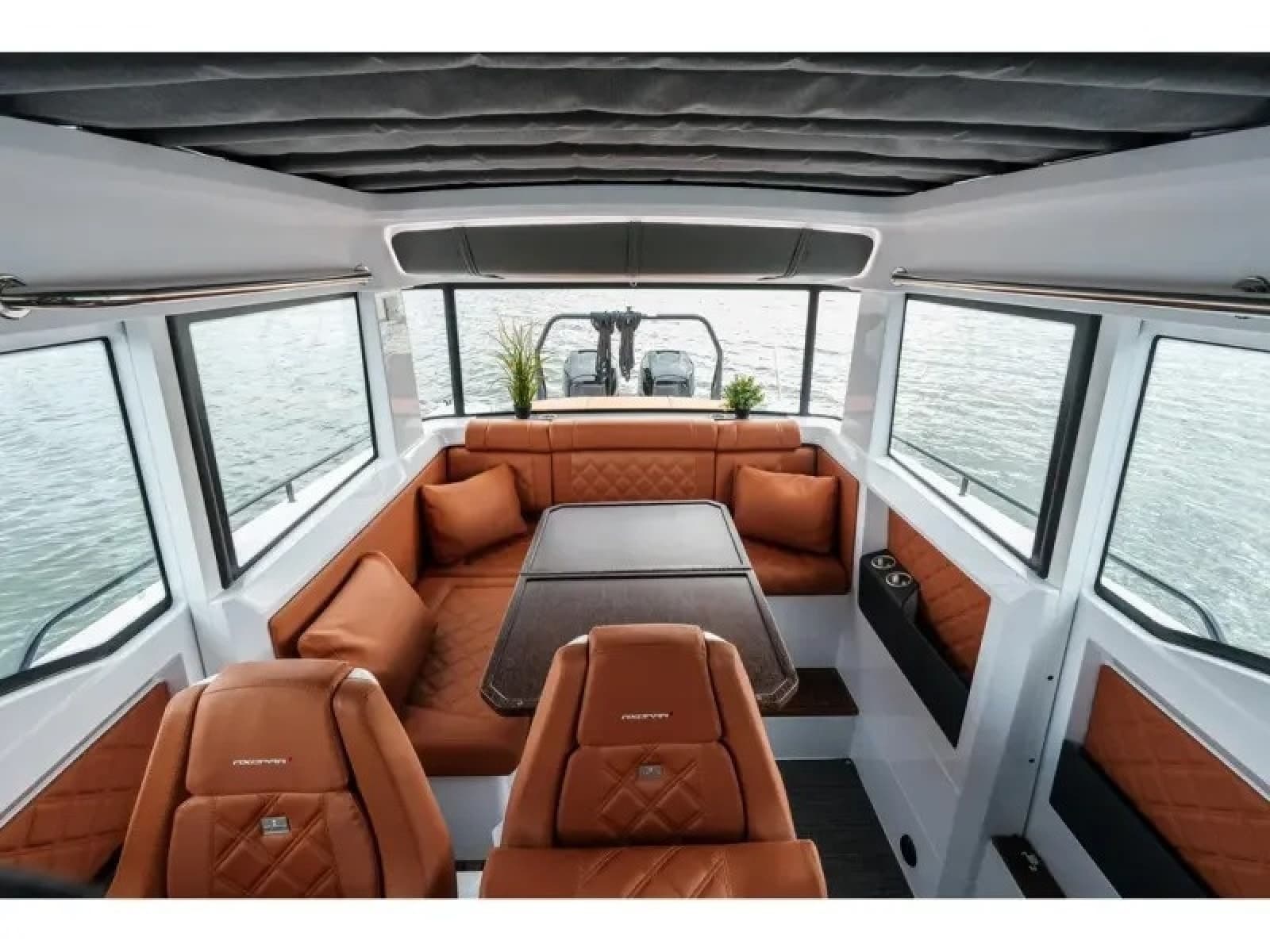 2022 Axopar 37 XC CROSS CABIN - Photo 12