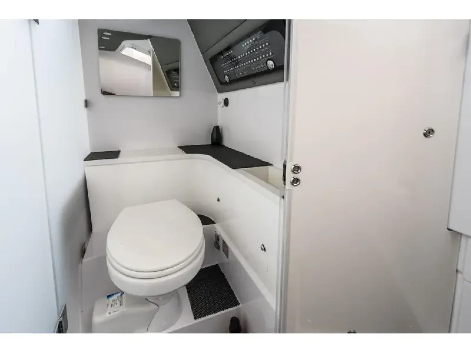 2022 Axopar 37 XC CROSS CABIN - Photo 27