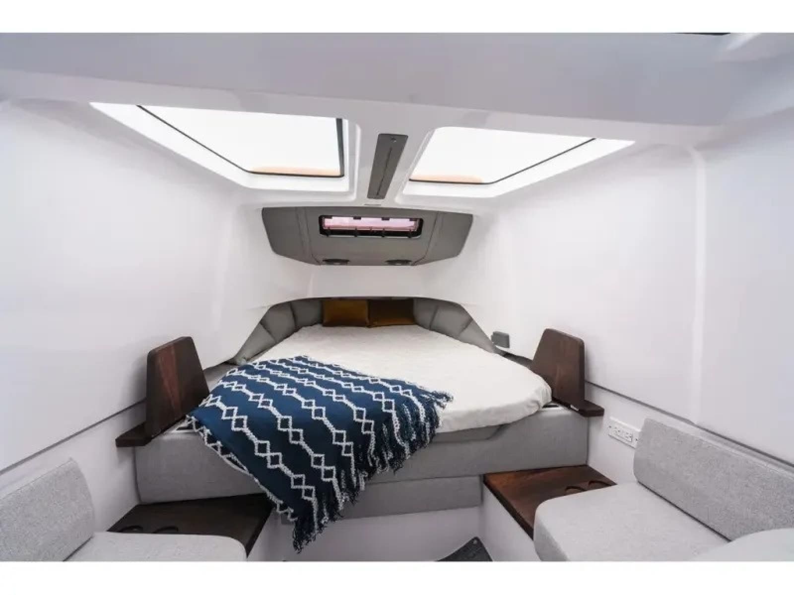 2022 Axopar 37 XC CROSS CABIN - Photo 23