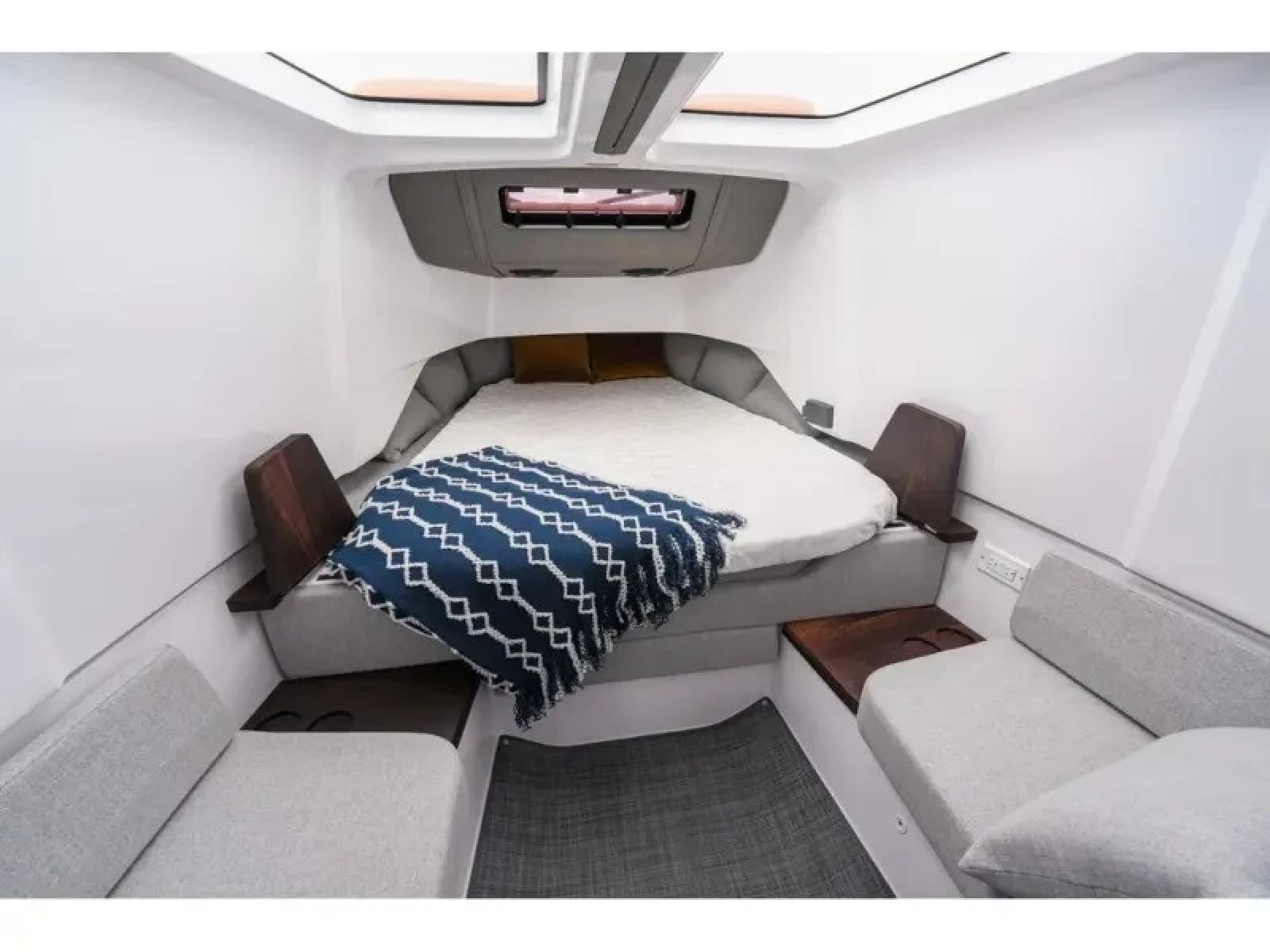 2022 Axopar 37 XC CROSS CABIN - Photo 24