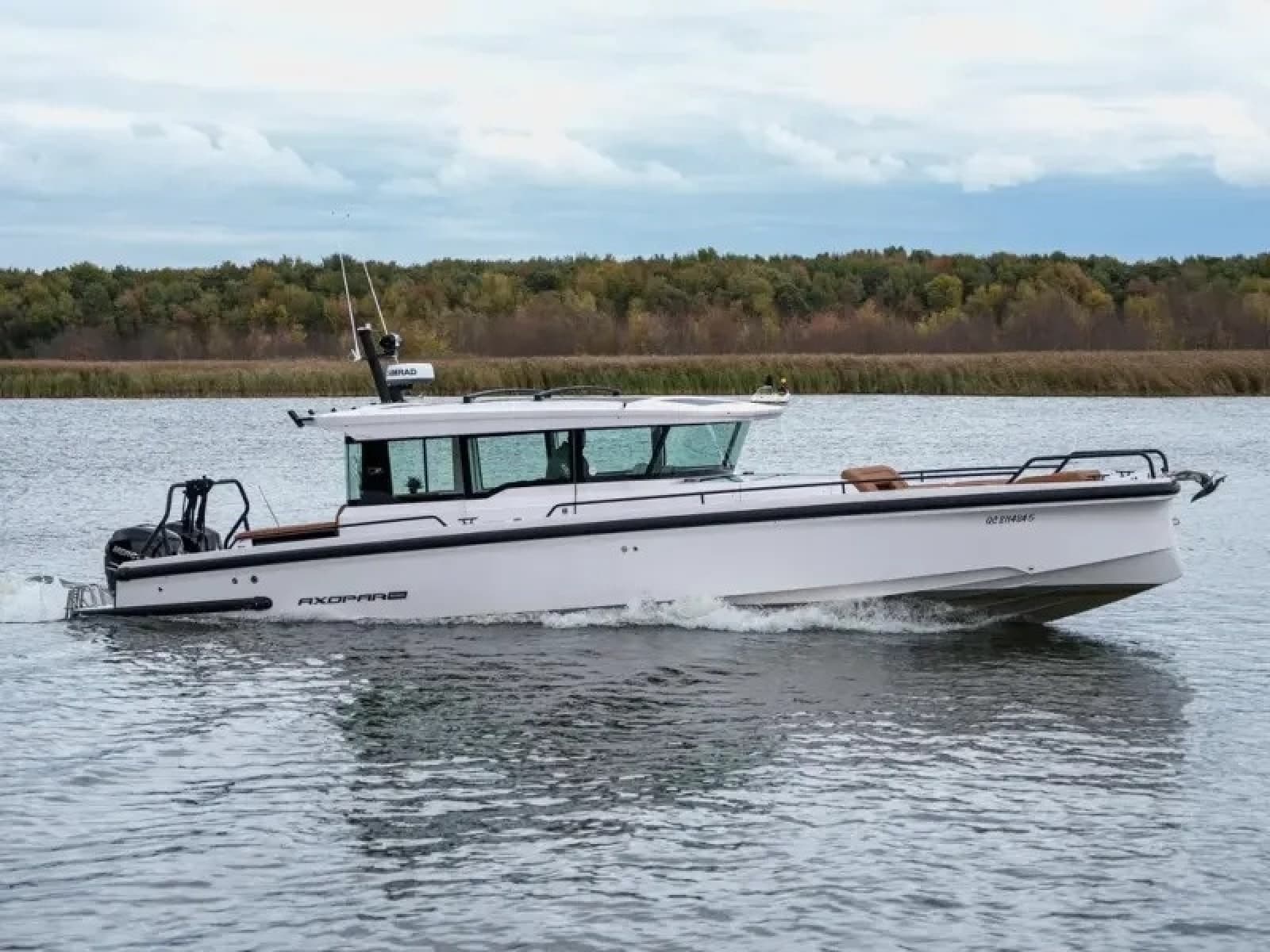 2022 Axopar 37 XC CROSS CABIN - Photo 1
