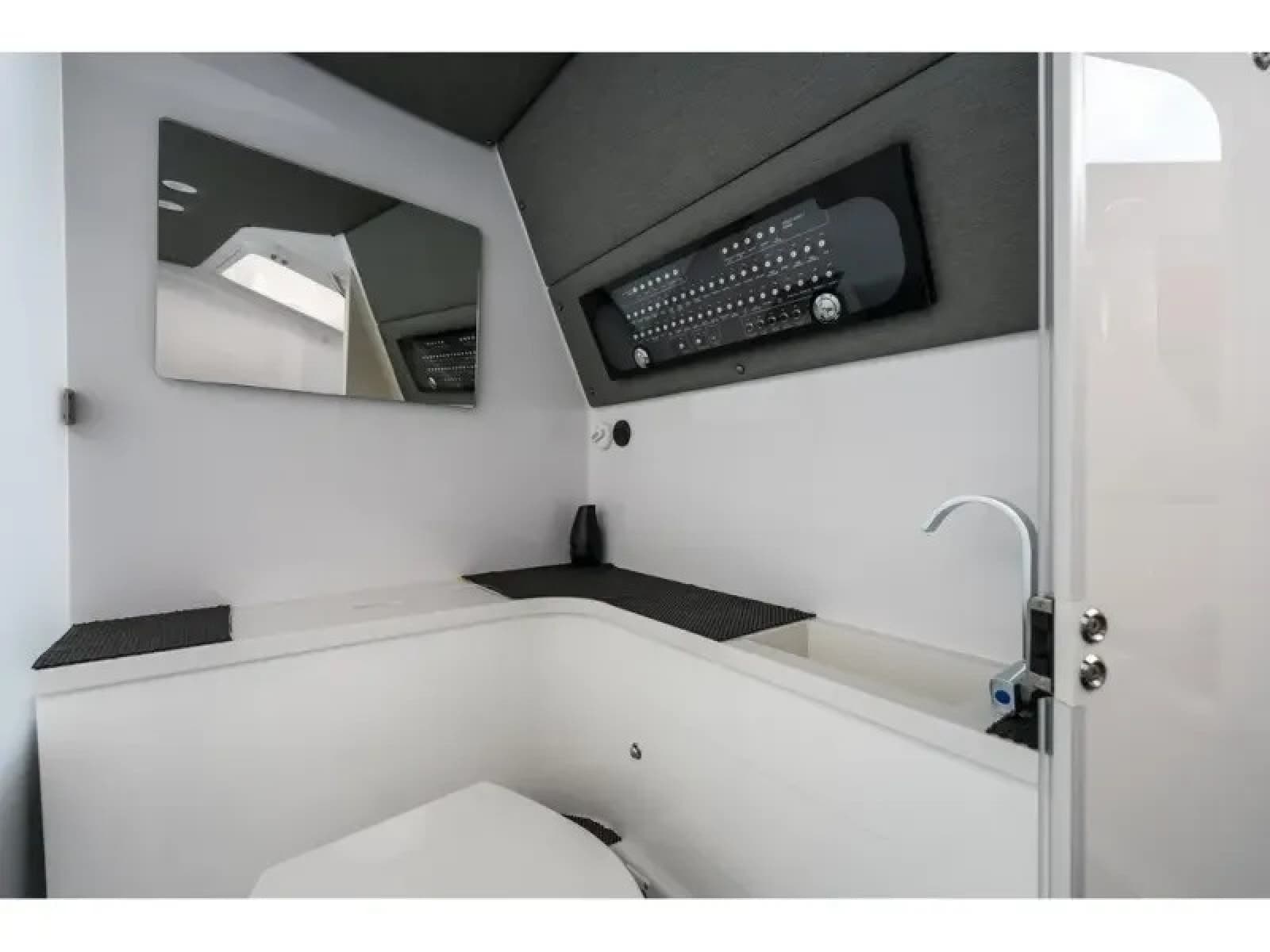 2022 Axopar 37 XC CROSS CABIN - Photo 28