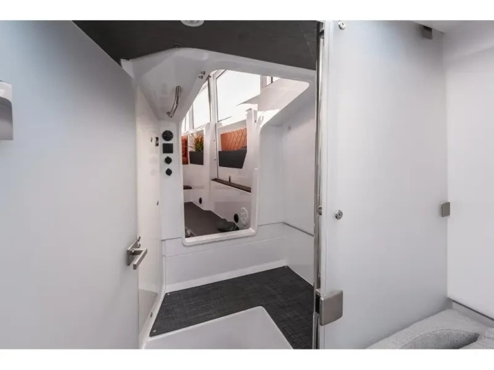 2022 Axopar 37 XC CROSS CABIN - Photo 26