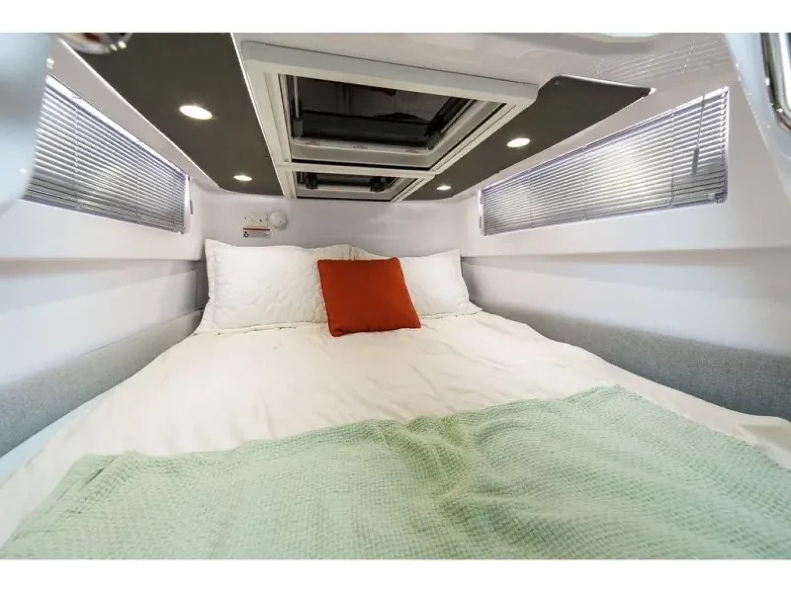 2022 Axopar 37 XC CROSS CABIN - Photo 33