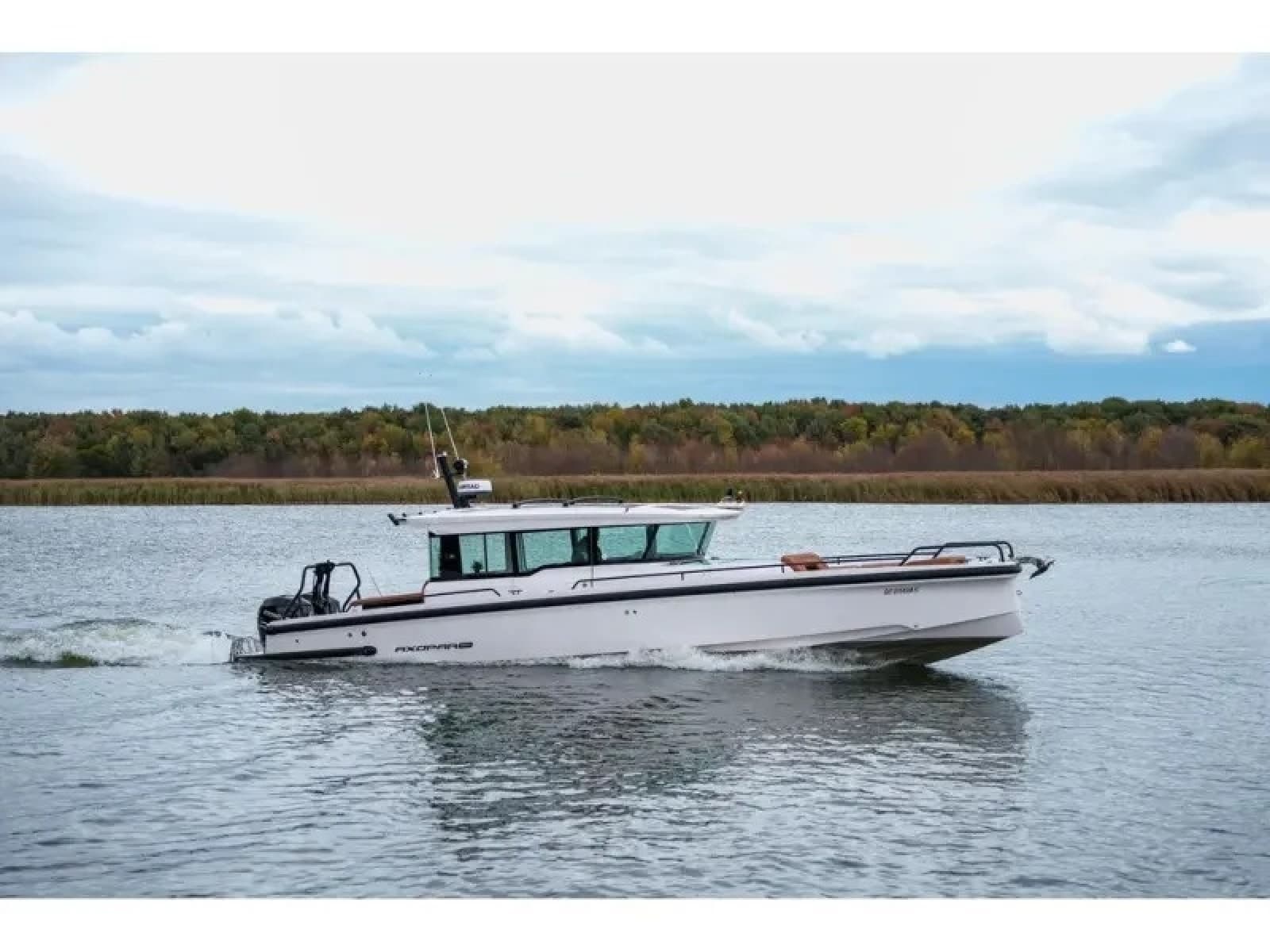 2022 Axopar 37 XC CROSS CABIN - Photo 2